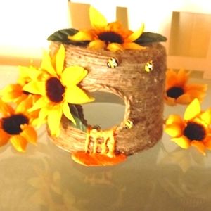 Cute bee hive approx 6" tall + Free bonus 🎁